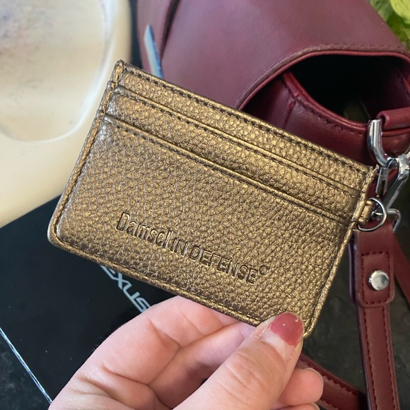 ID and card holder - Picture 2 of 2